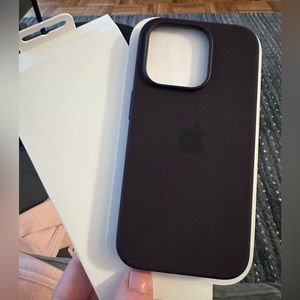iPhone 14 Pro Silicone Case with MagSafe - Elderberry